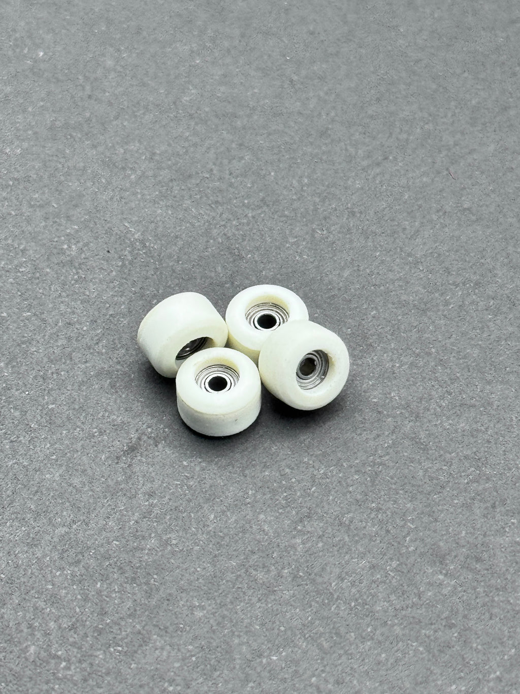 Oak M White fingerboard wheels