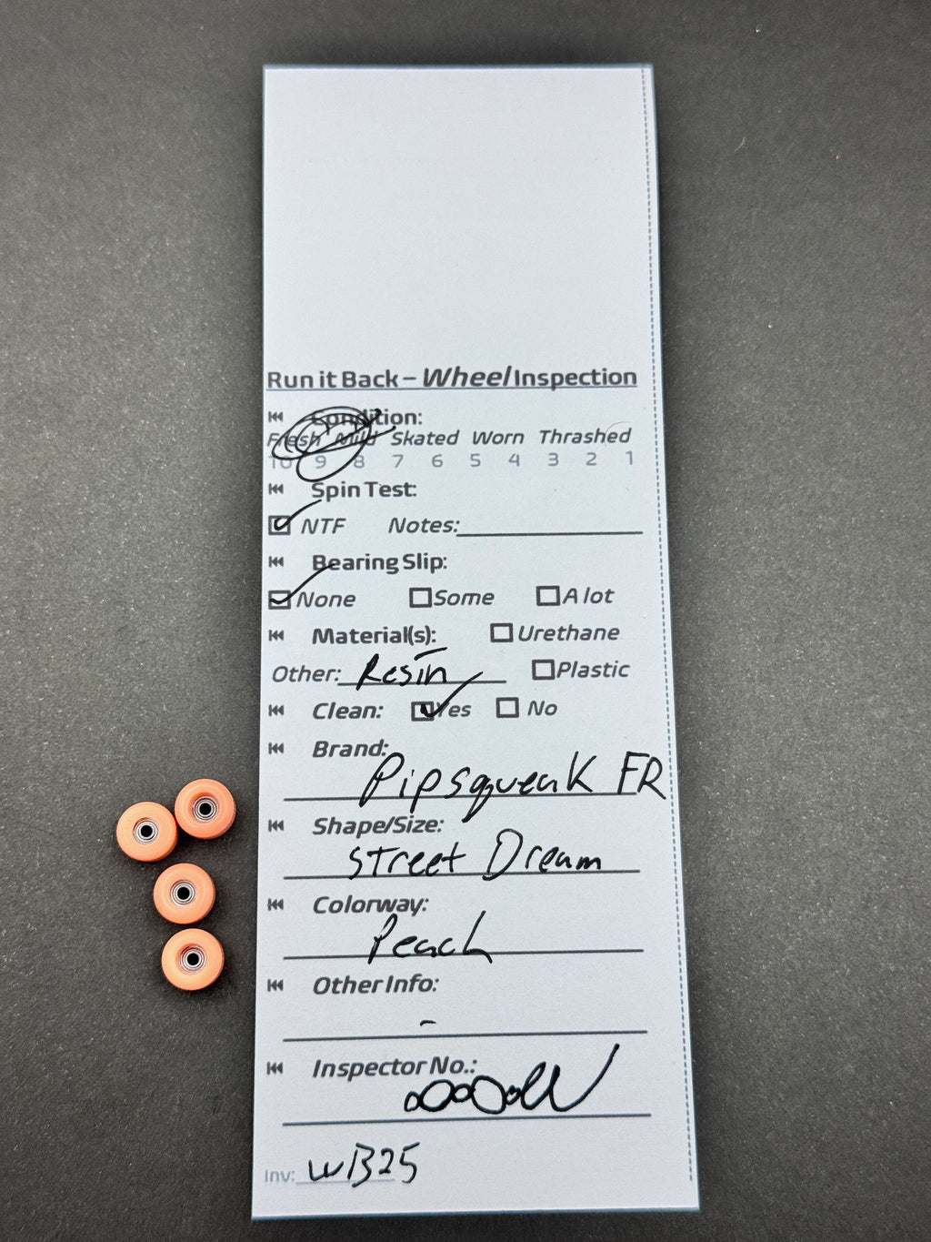 Pipsqueak FR Street Dream Peach fingerboard wheels inspection card