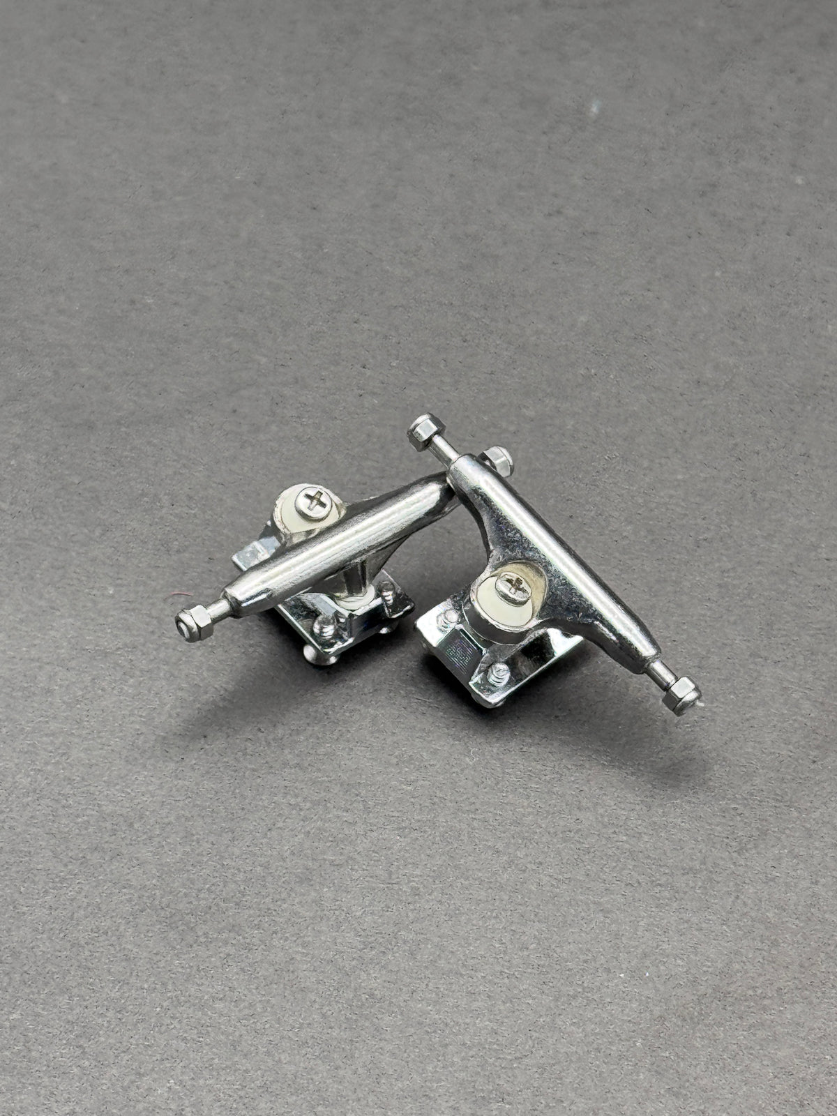 Dynamic 29mm chrome trucks