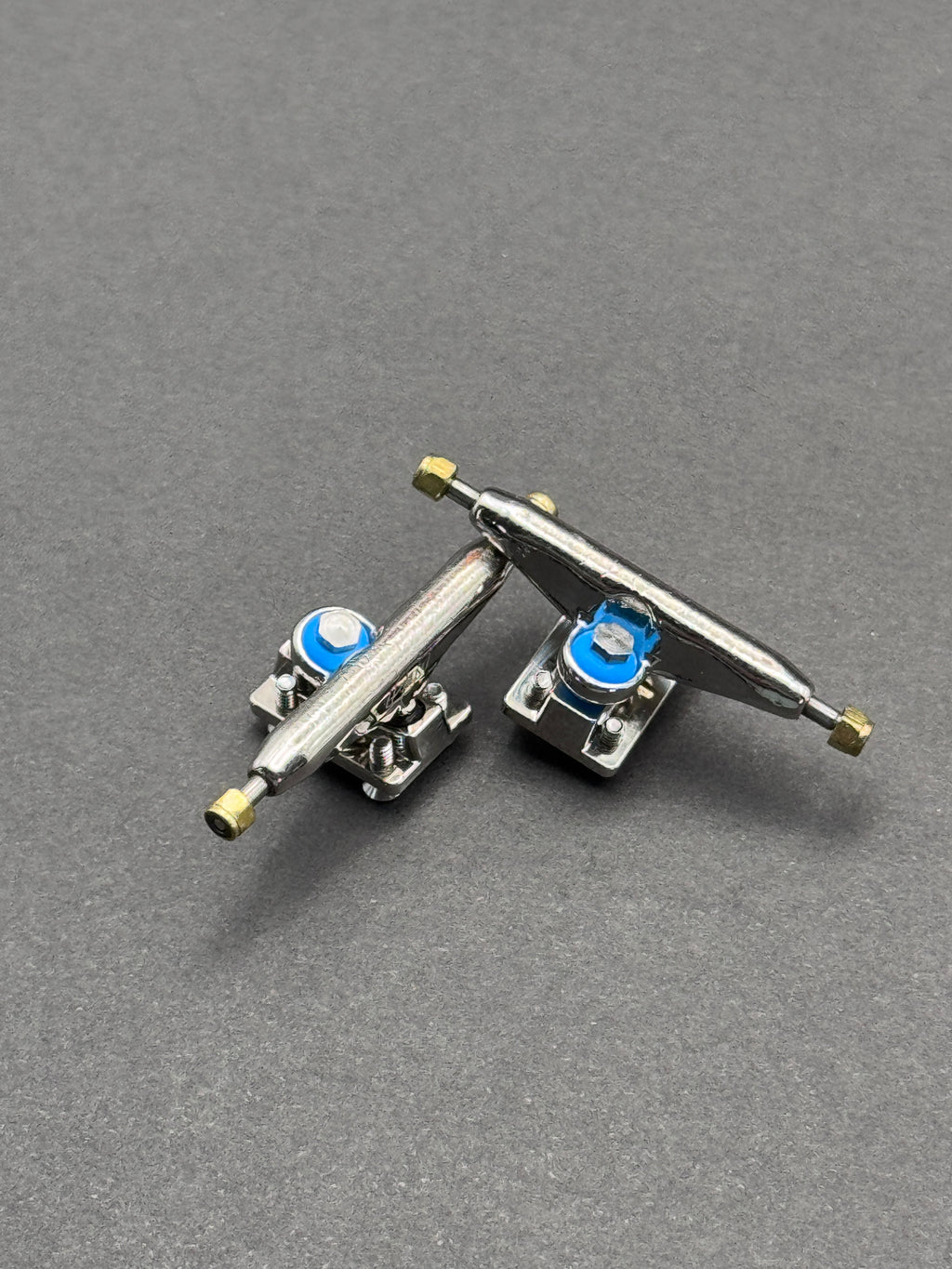 Obsius Ti 32mm chrome trucks