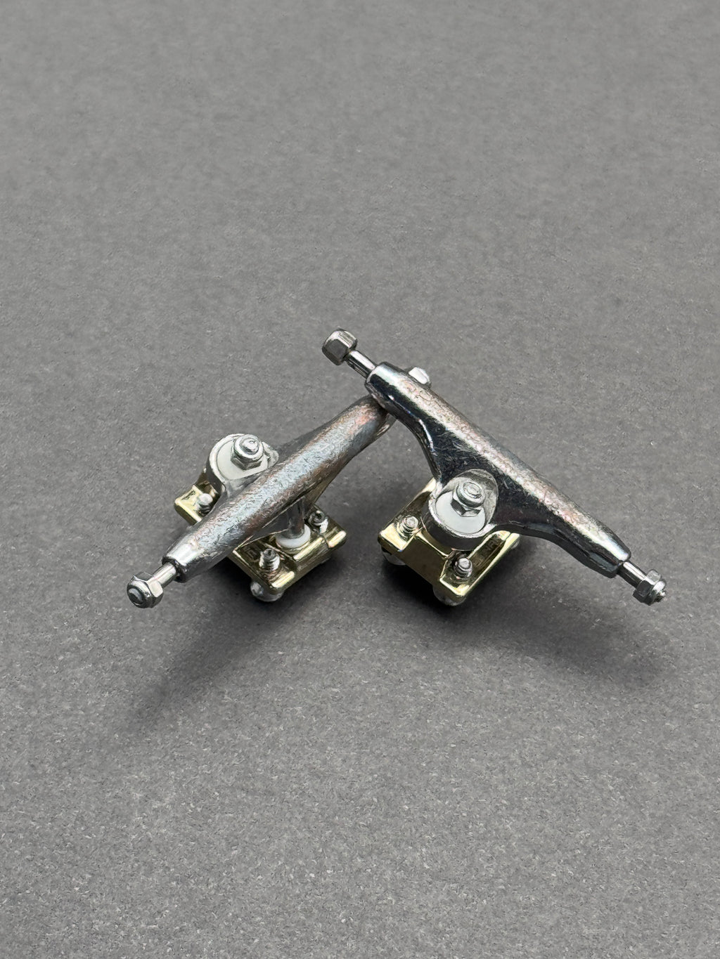 Dynamic SE 34mm chrome and gold trucks