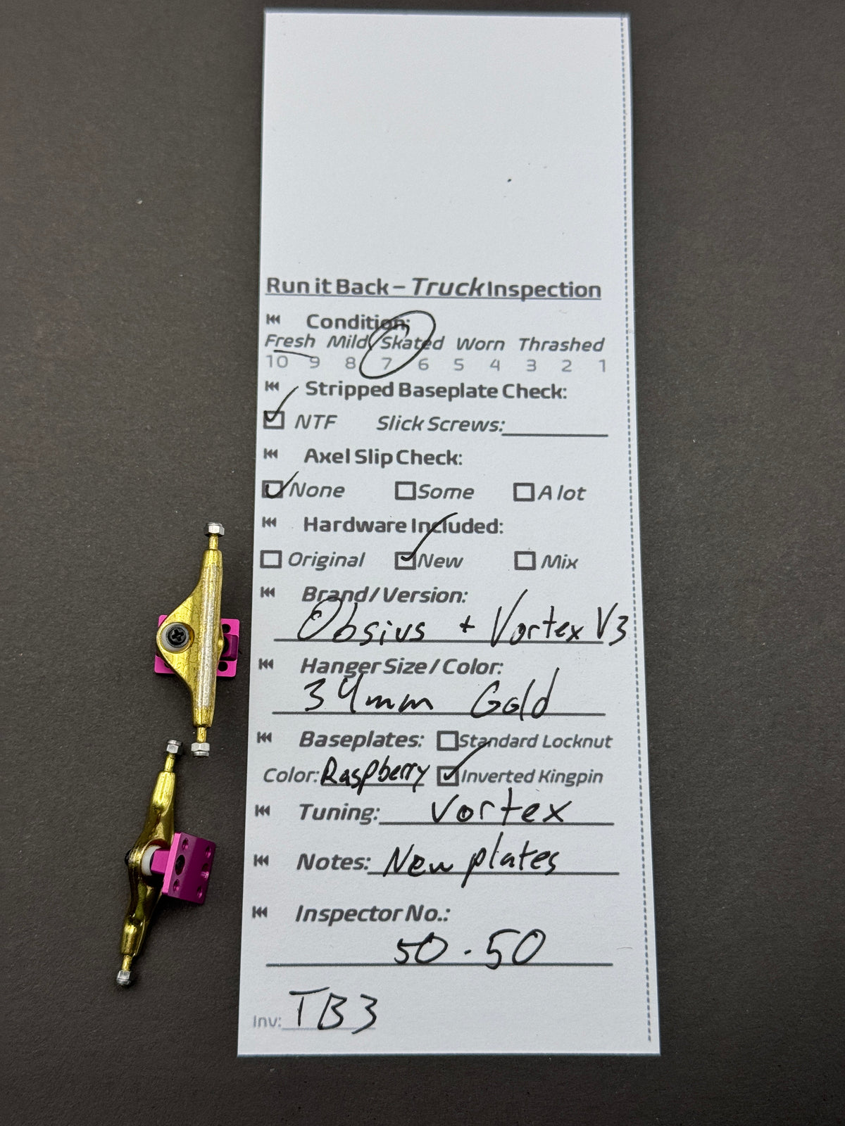 Dynamic 32mm chrome and white trucks inspection card