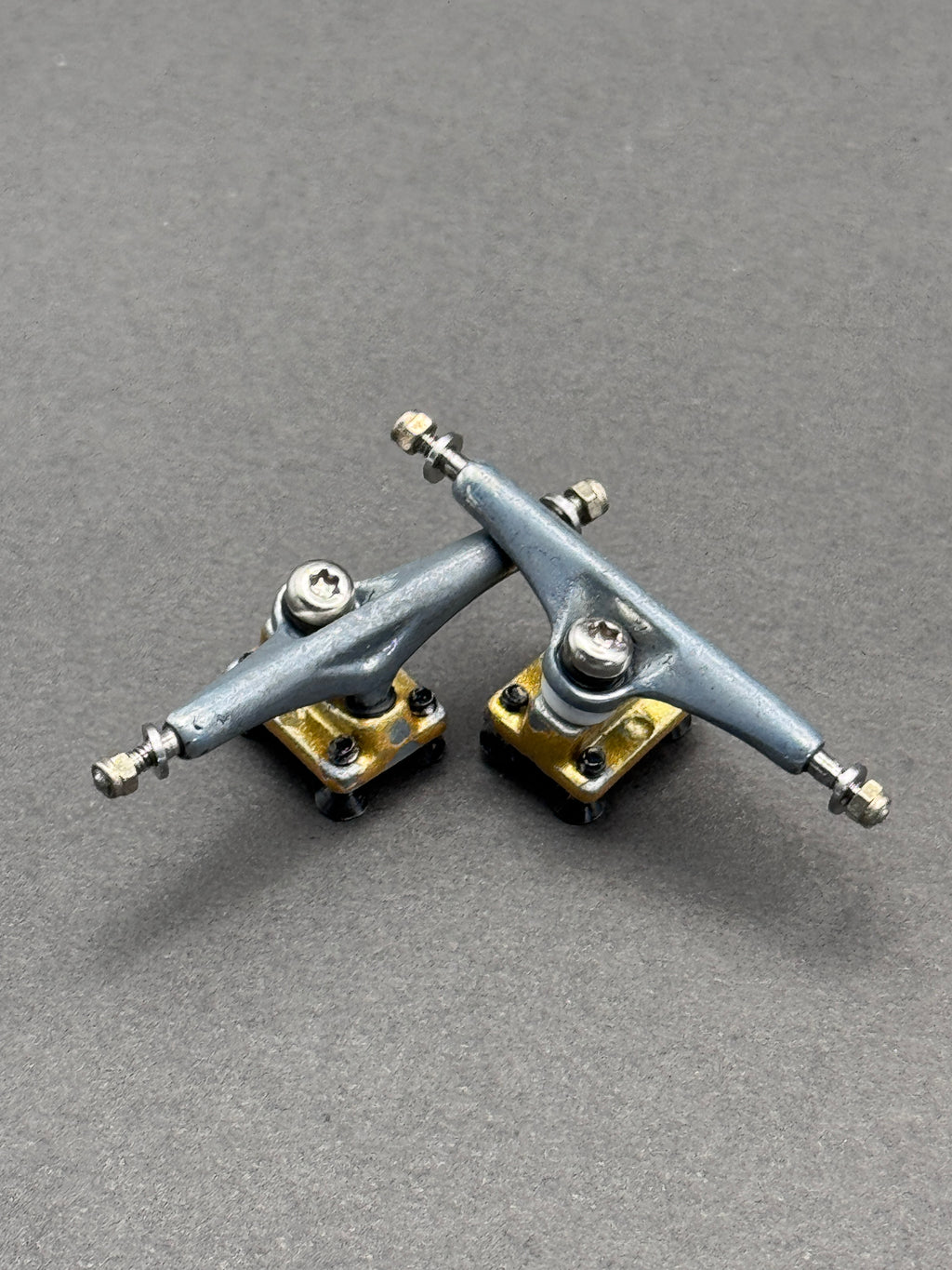 Yellowood Y-Trucks 34mm brushed and gold trucks