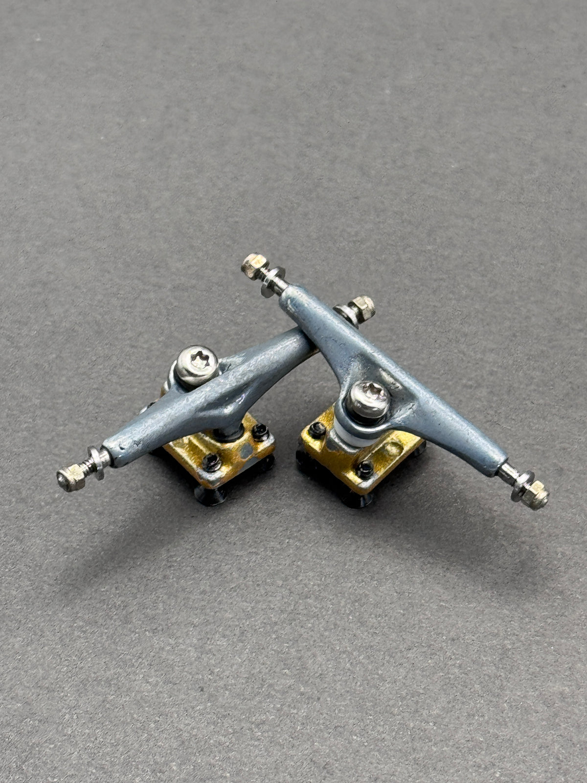 Yellowood Y-Trucks 34mm brushed and gold trucks