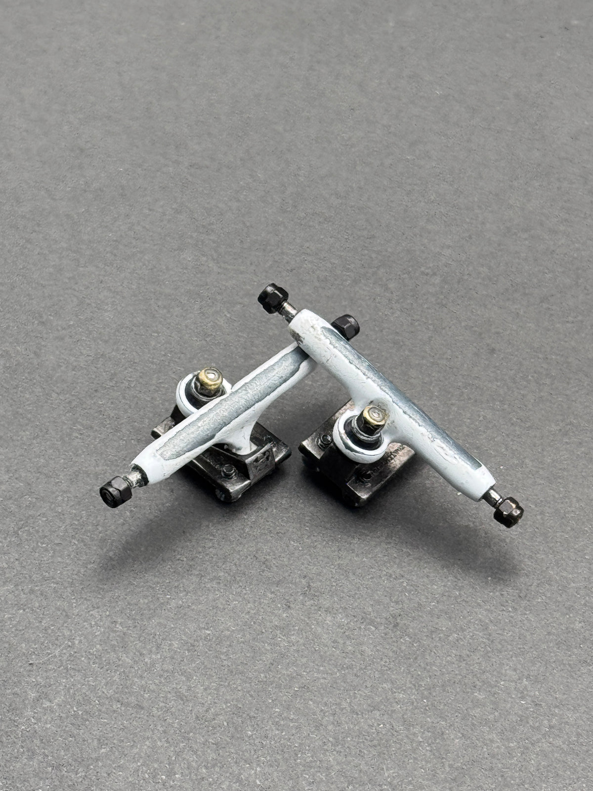 BRT 3.0 34mm White / Black trucks