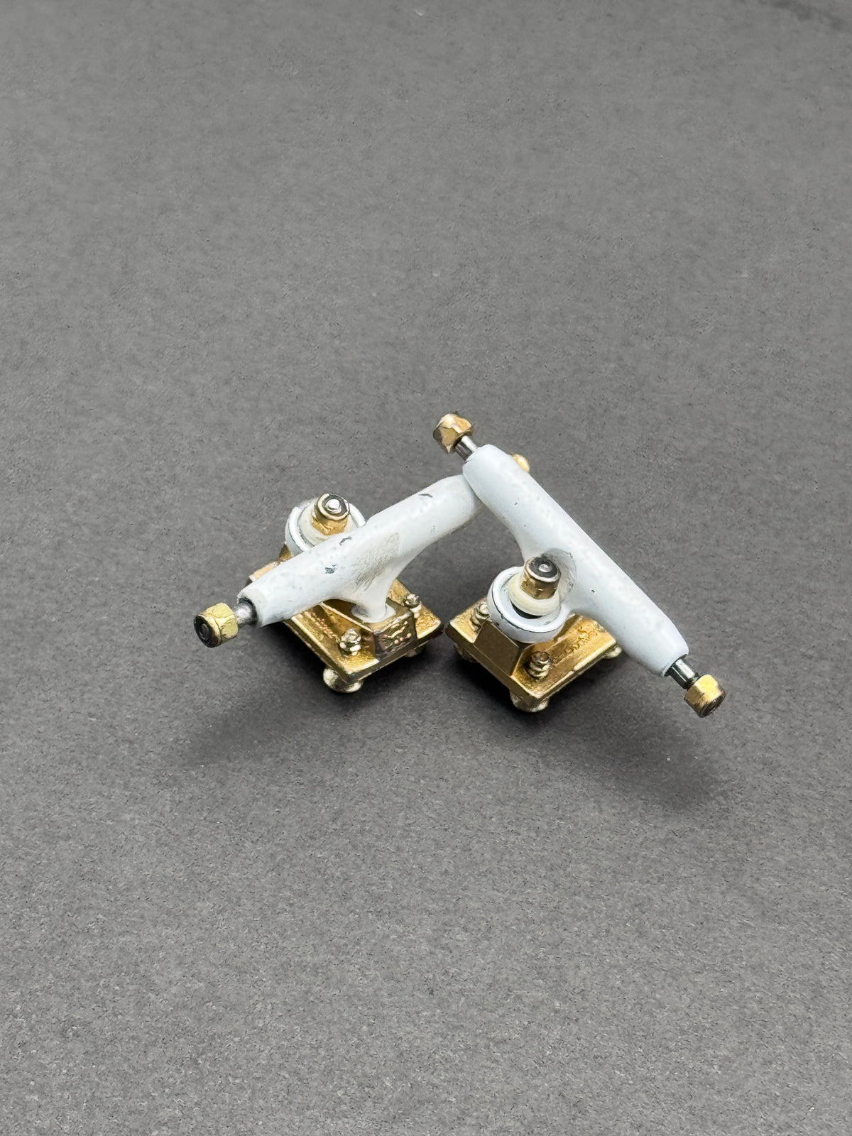 BRT 3.0 29mm White / Gold trucks