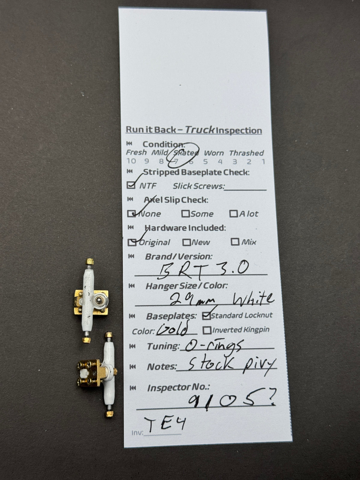 BRT 3.0 29mm White / Gold trucks inspection card
