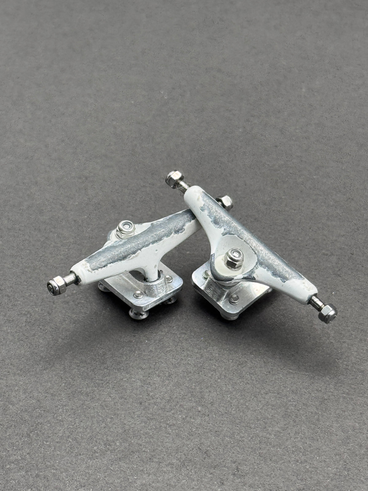 SP (V1) 33mm White / V1 trucks