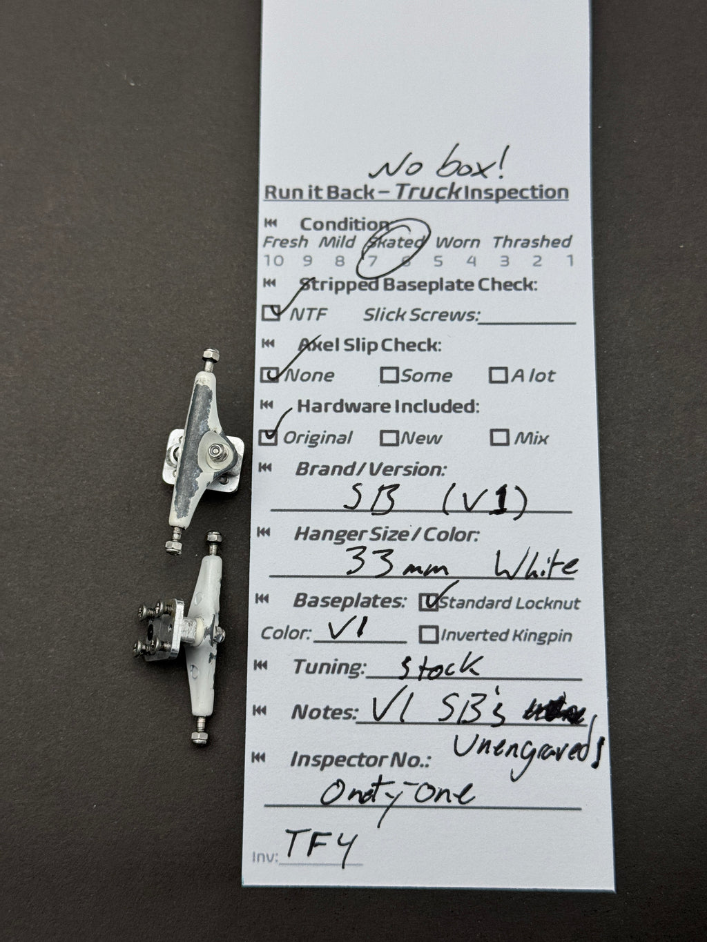 SP (V1) 33mm White / V1 trucks inspection card