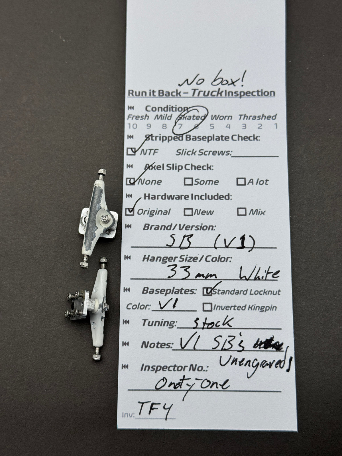 SP (V1) 33mm White / V1 trucks inspection card