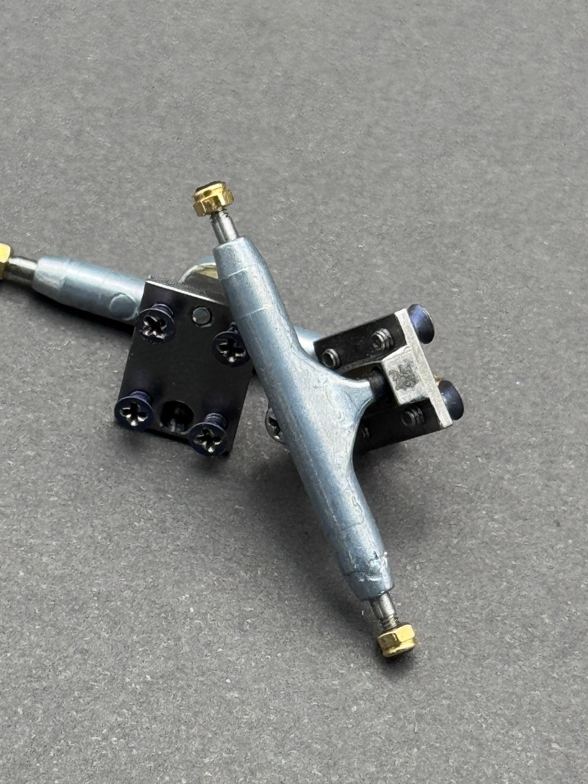 BRT + Blossom 34mm Raw Max / Titanium trucks inspection card