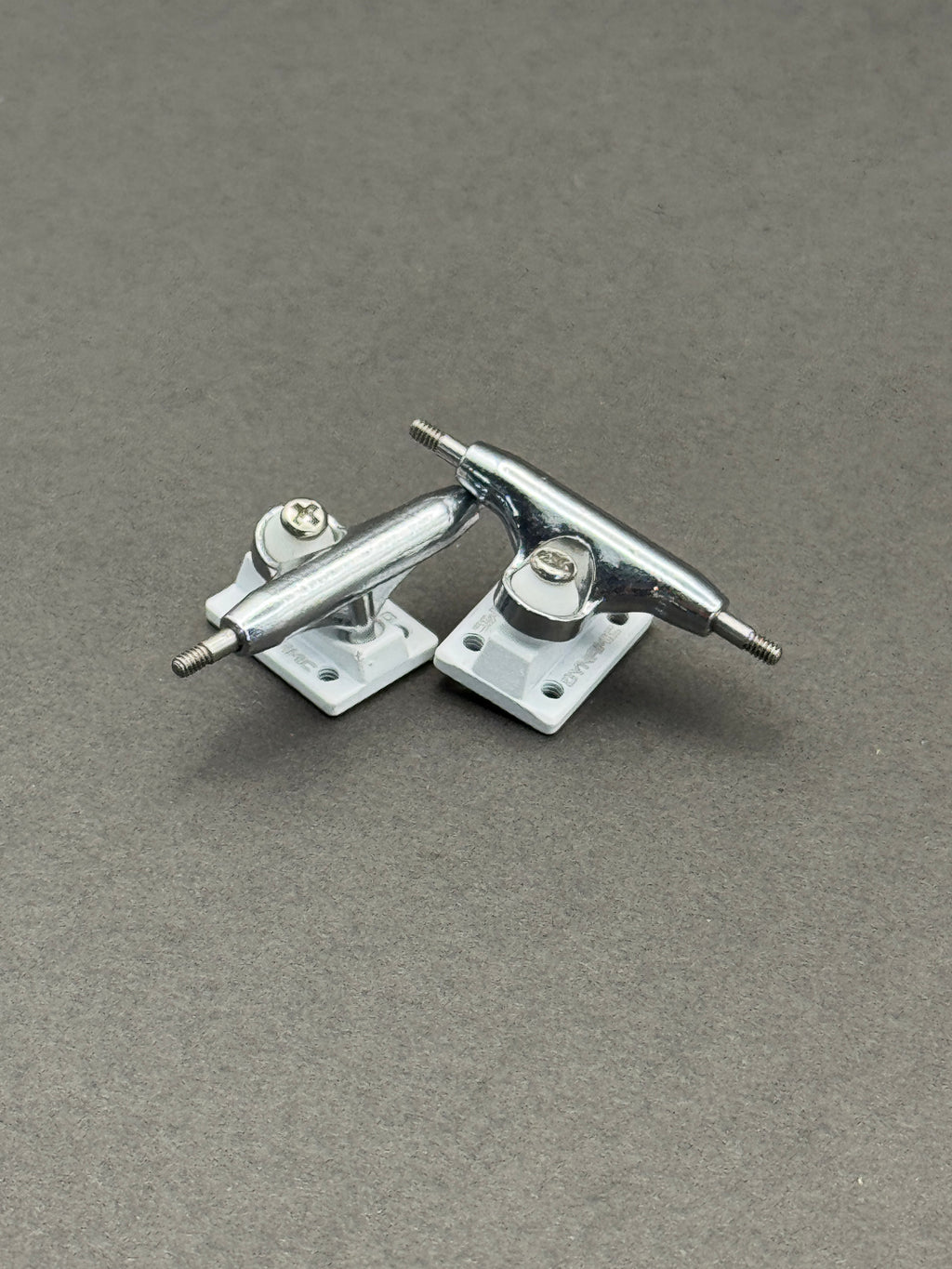 Dynamic 26mm Chrome on White - Fresh (E3)