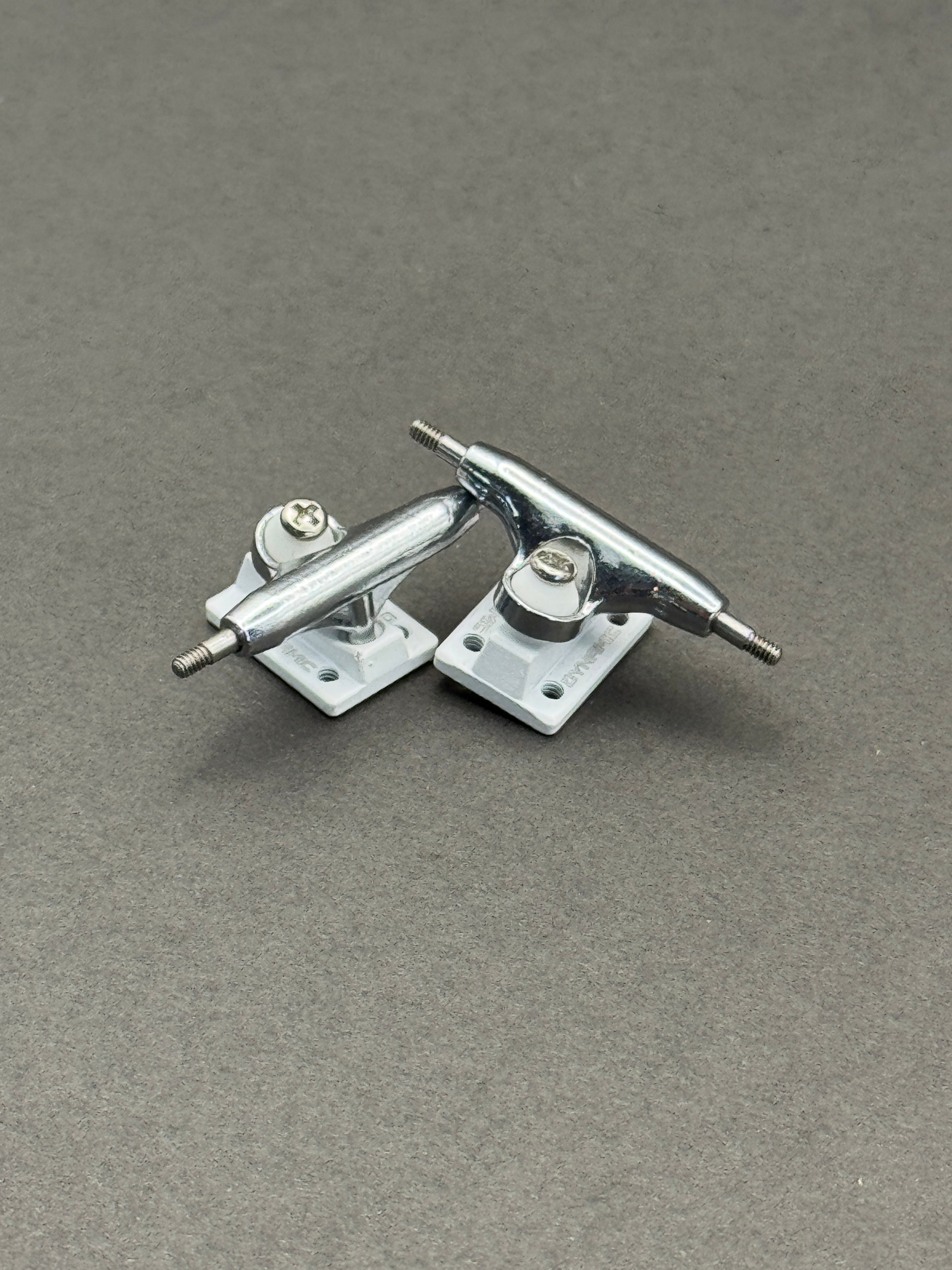 Dynamic 26mm Chrome on White - Fresh (E3)