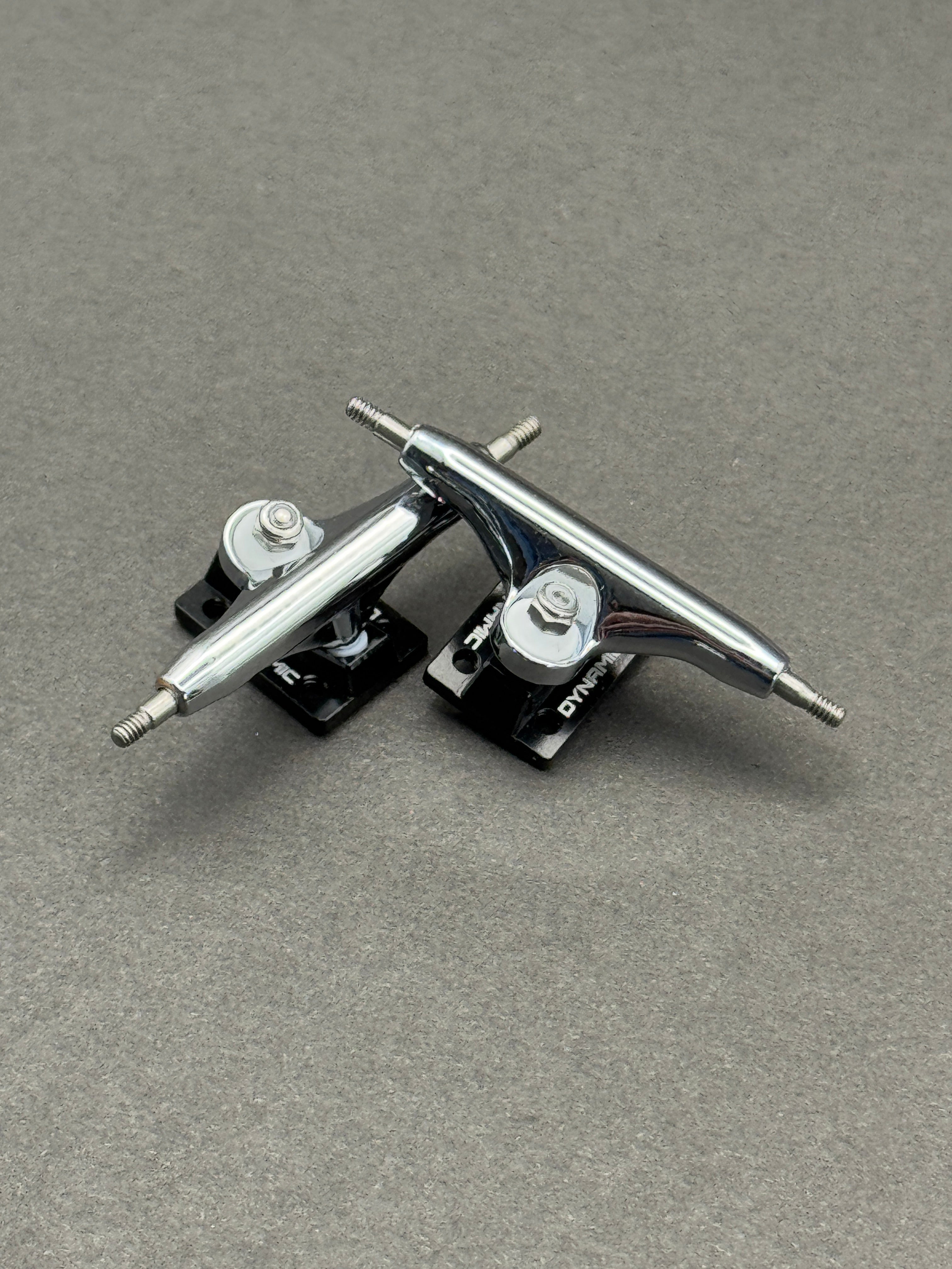 Dynamic SE 32mm Chrome w/ Color Baseplates - Fresh (F2)