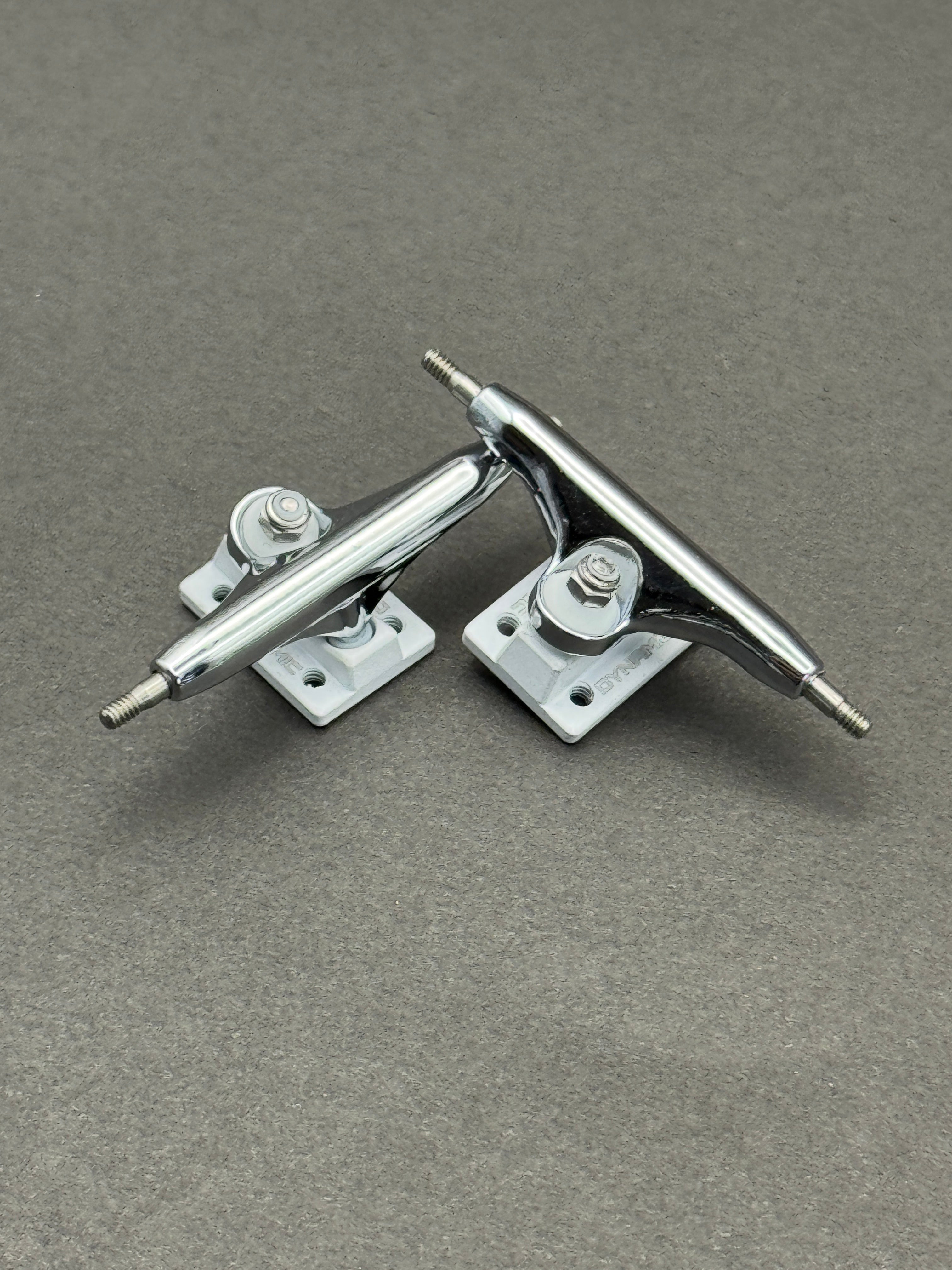 Dynamic SE 32mm Chrome w/ Color Baseplates - Fresh (F2)