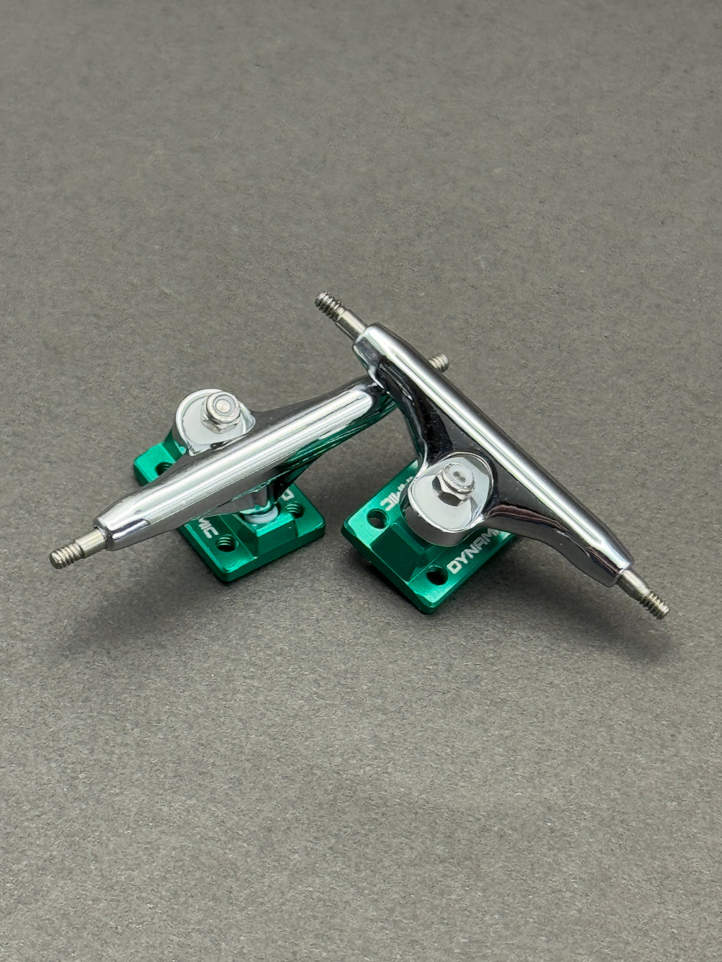 Dynamic SE 32mm Chrome w/ Color Baseplates - Fresh (F2)