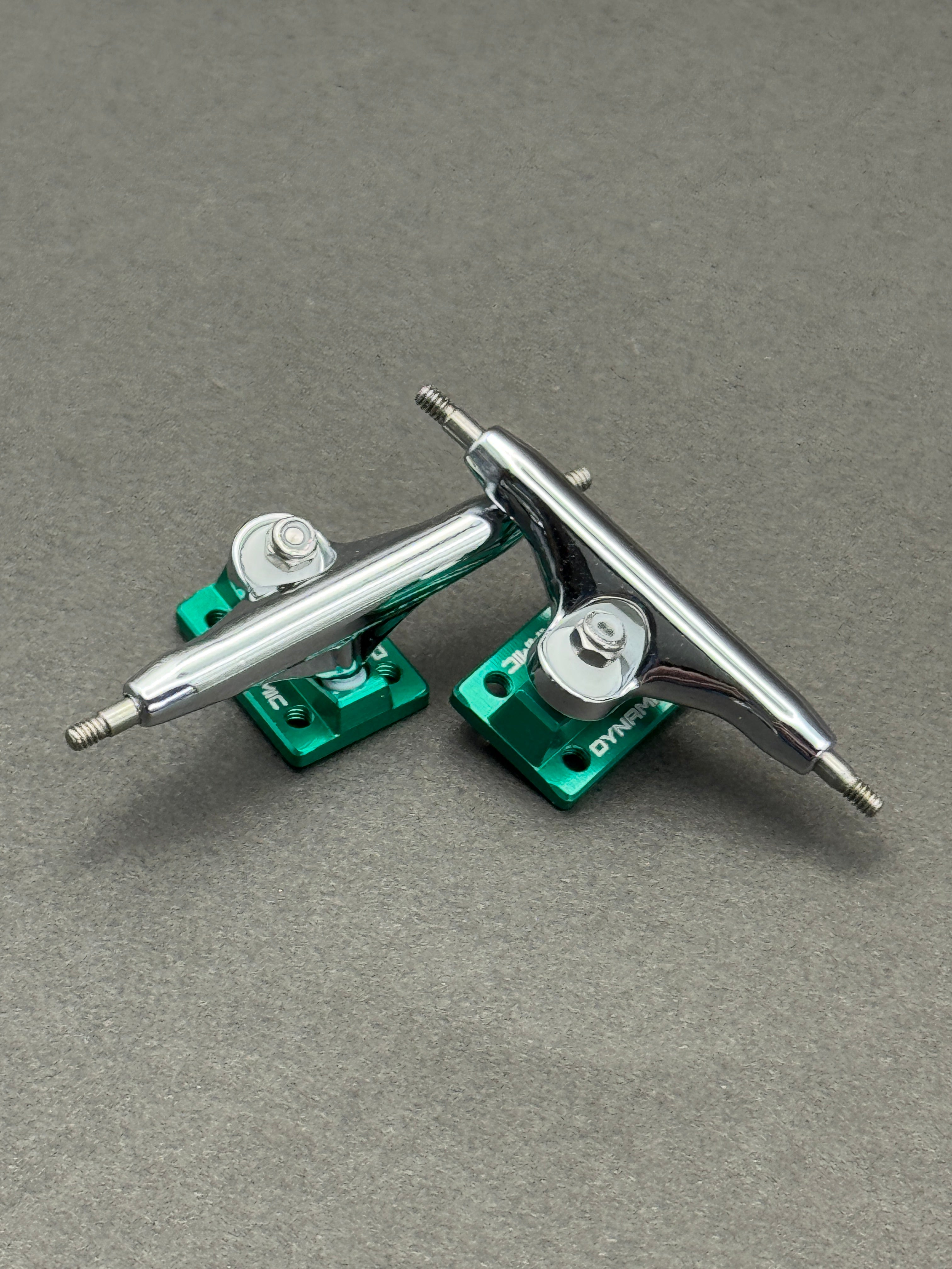 Dynamic SE 32mm Chrome w/ Color Baseplates - Fresh (F2)