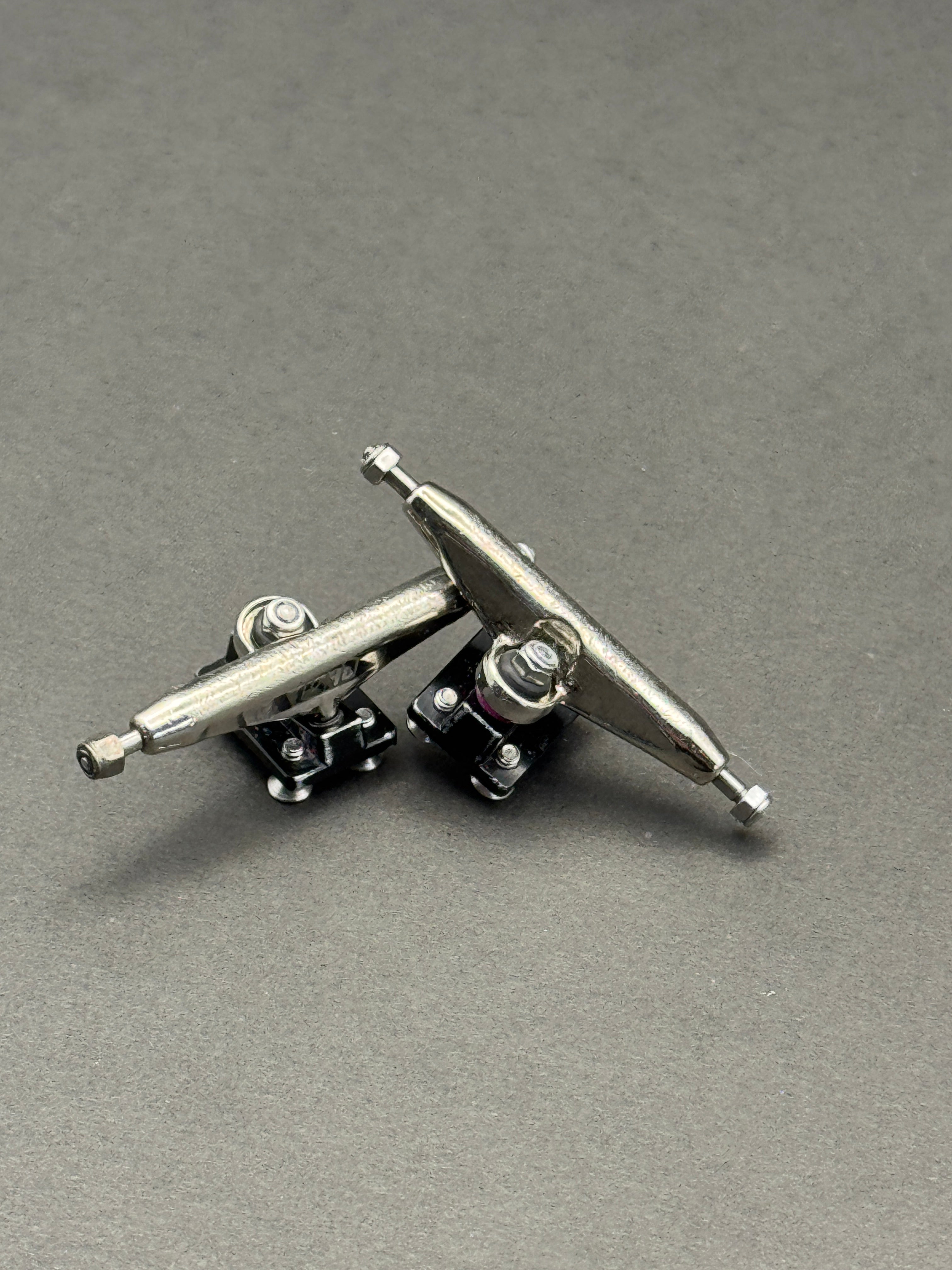 Deli Trux 34mm Chrome/Black - Skated