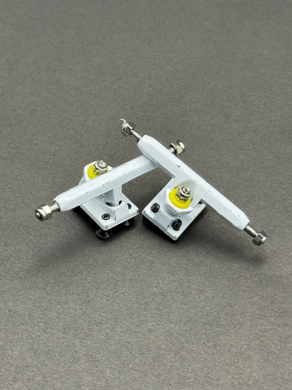 Hex Trucks 34mm White - Skated