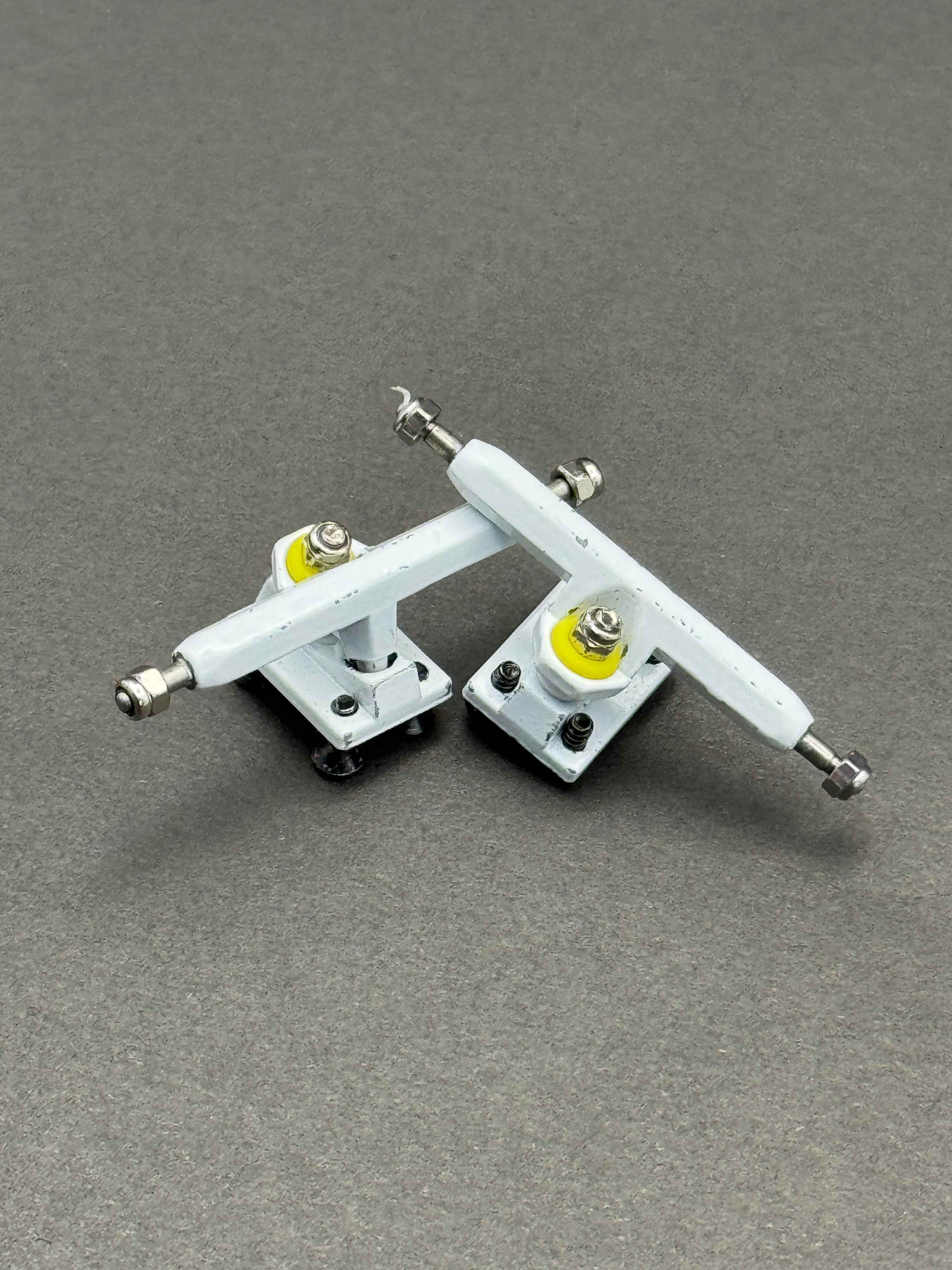 Hex Trucks 34mm White - Skated