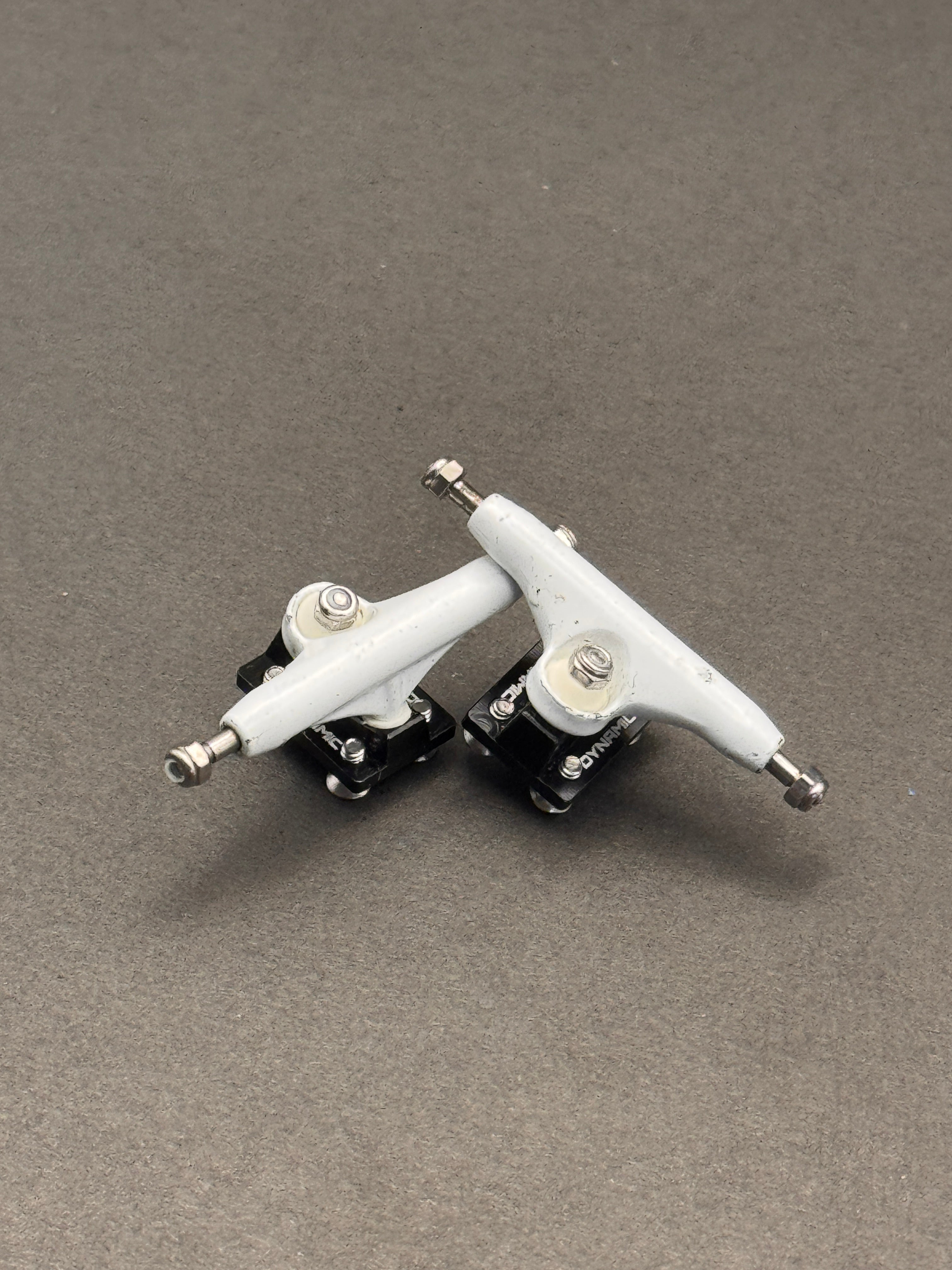 Dynamic SE 32mm White/Black - Mild