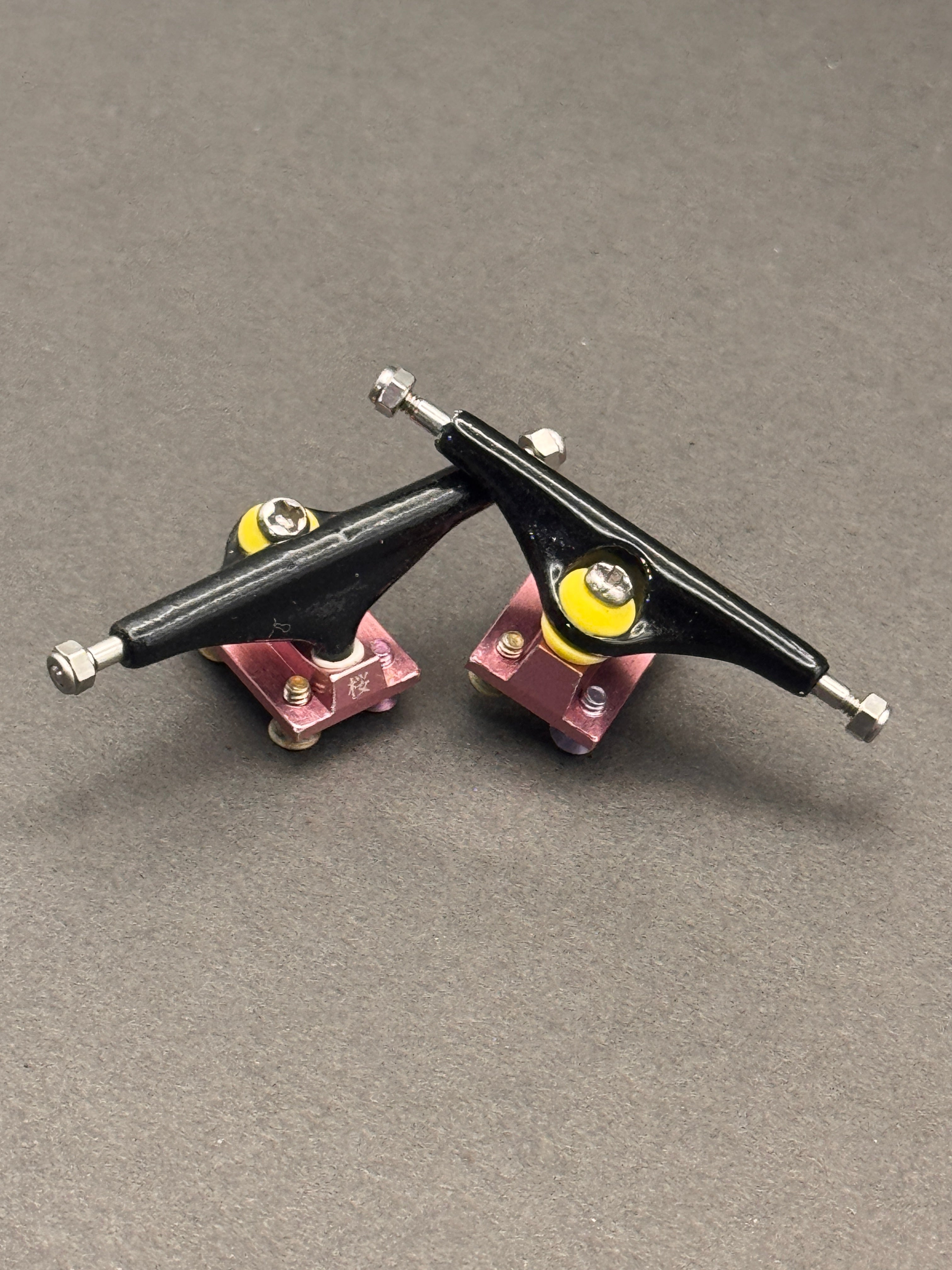 Caramel 3.0 33mm Black + Blossom Titanium Pink - Mild
