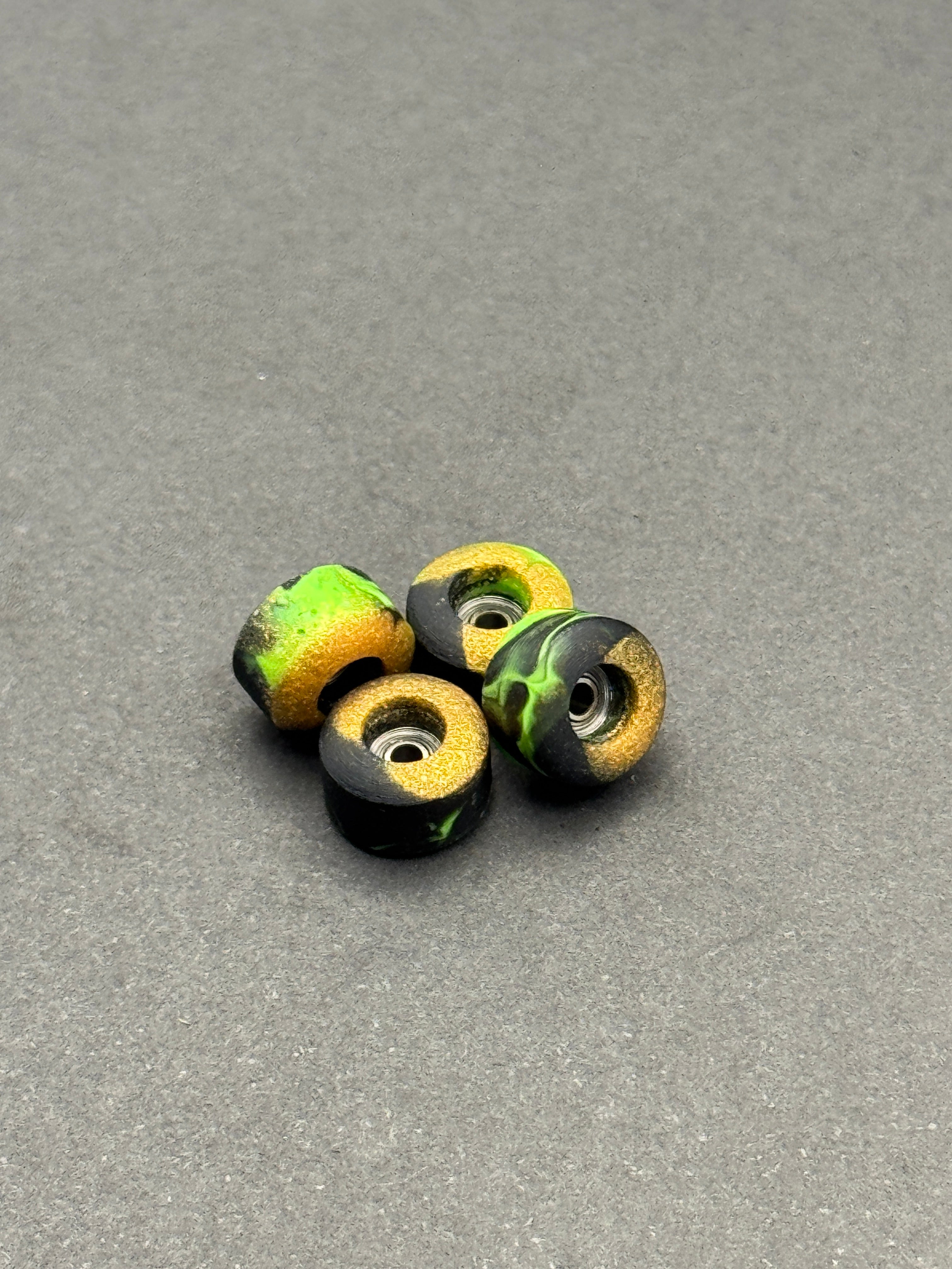 Abstract Street Gold/Black/Green - Mild