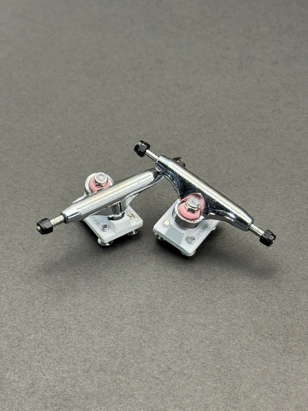 Dynamic SE 31mm Dual-Bearing Chrome / White – Mild