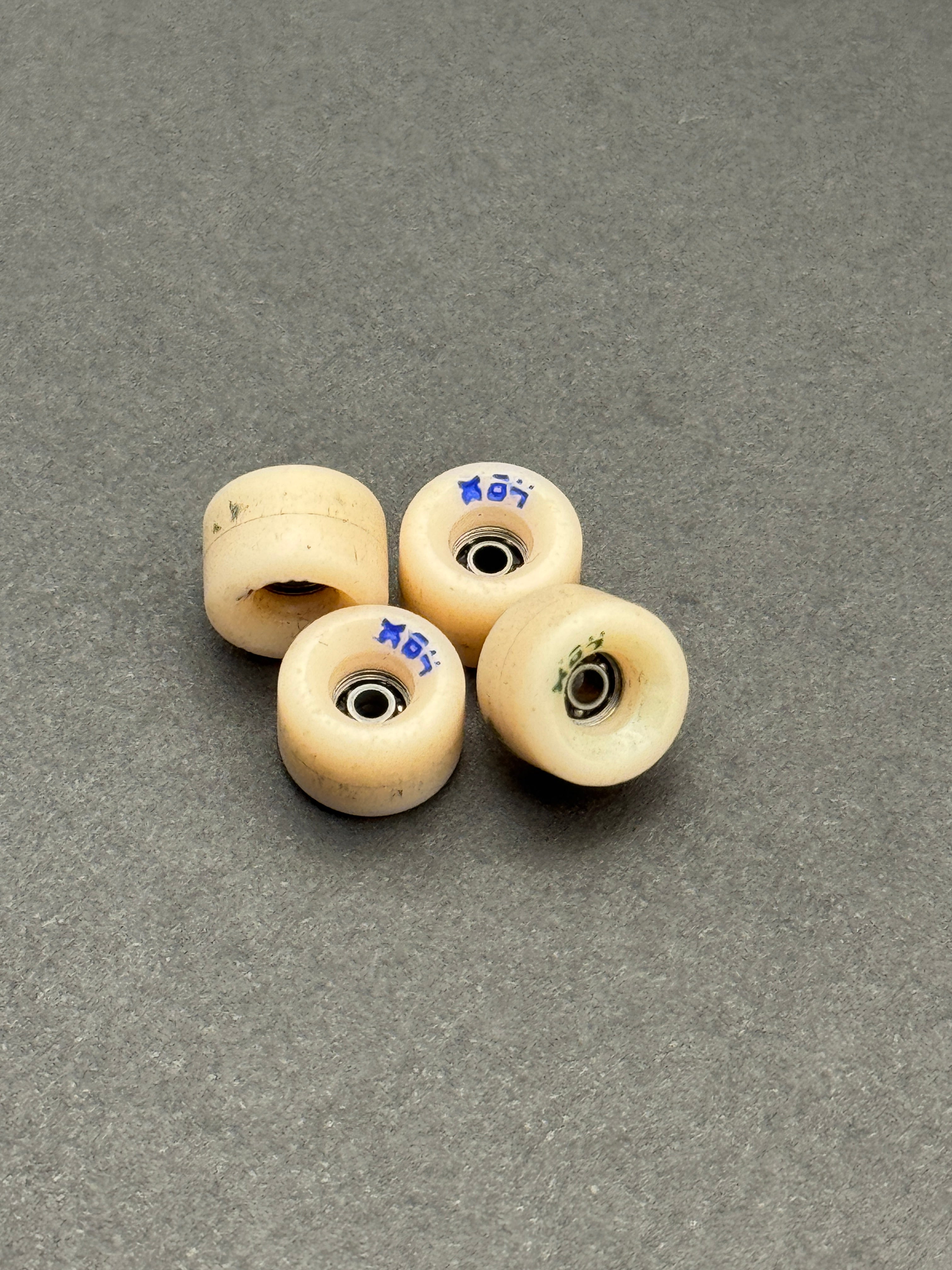 Bloob 84s Offwhite Blue/Green Deboss – Skated