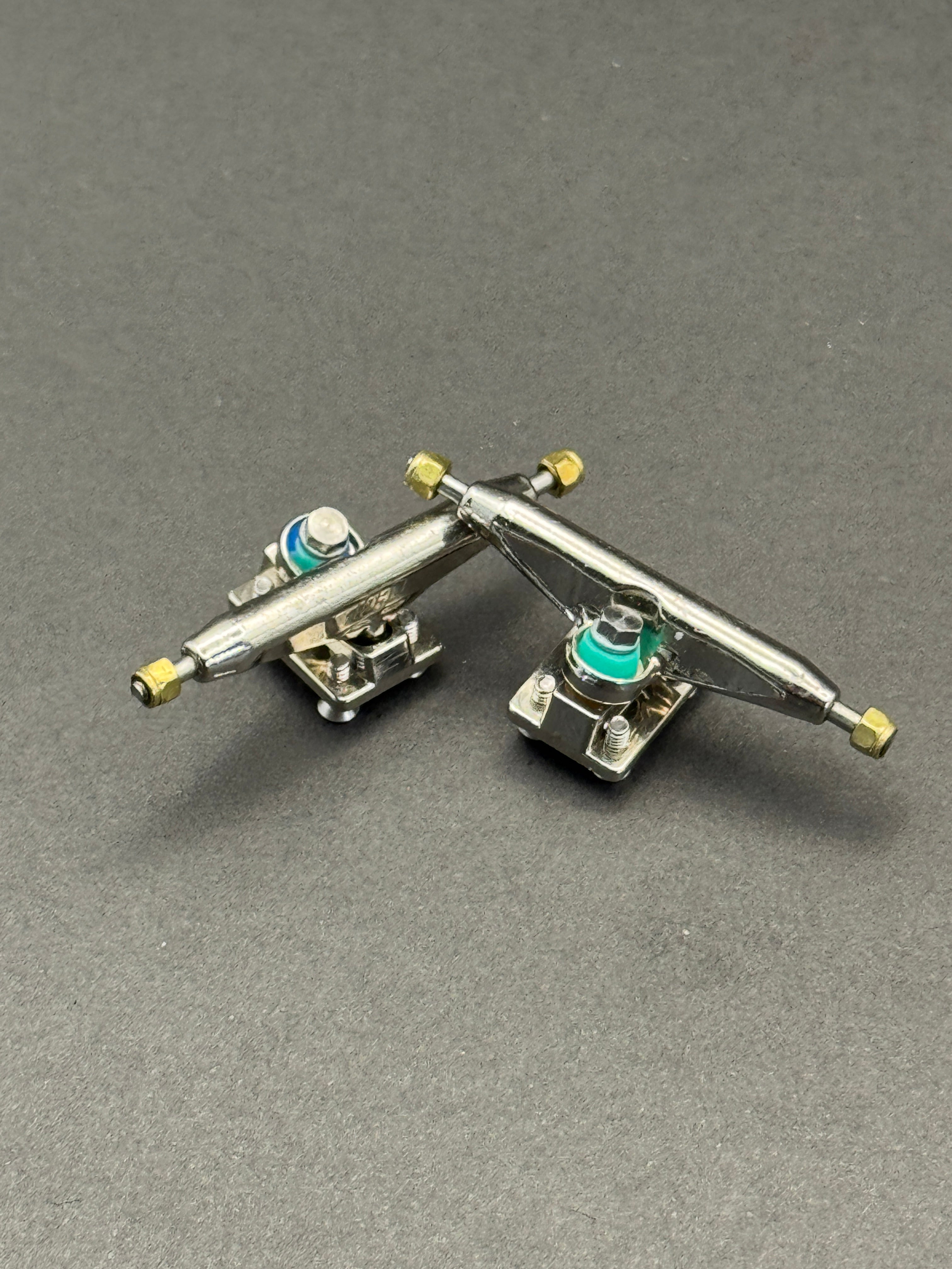 Deli Trux 34mm Chrome – Skated