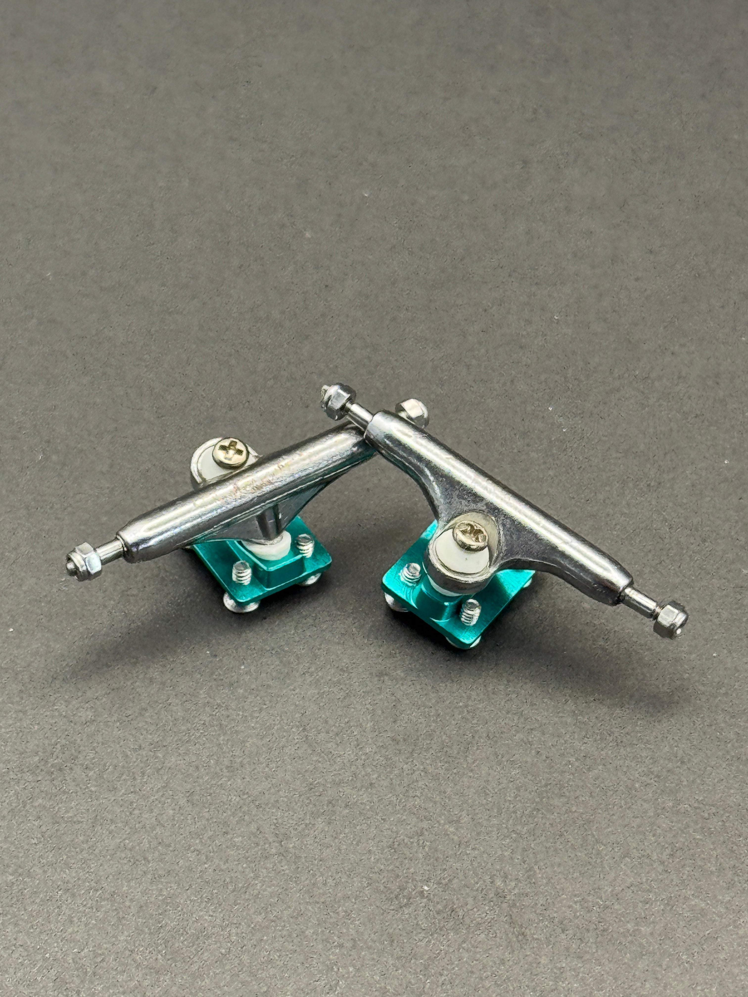 Dynamic 32mm Silver / Teal – Skated
