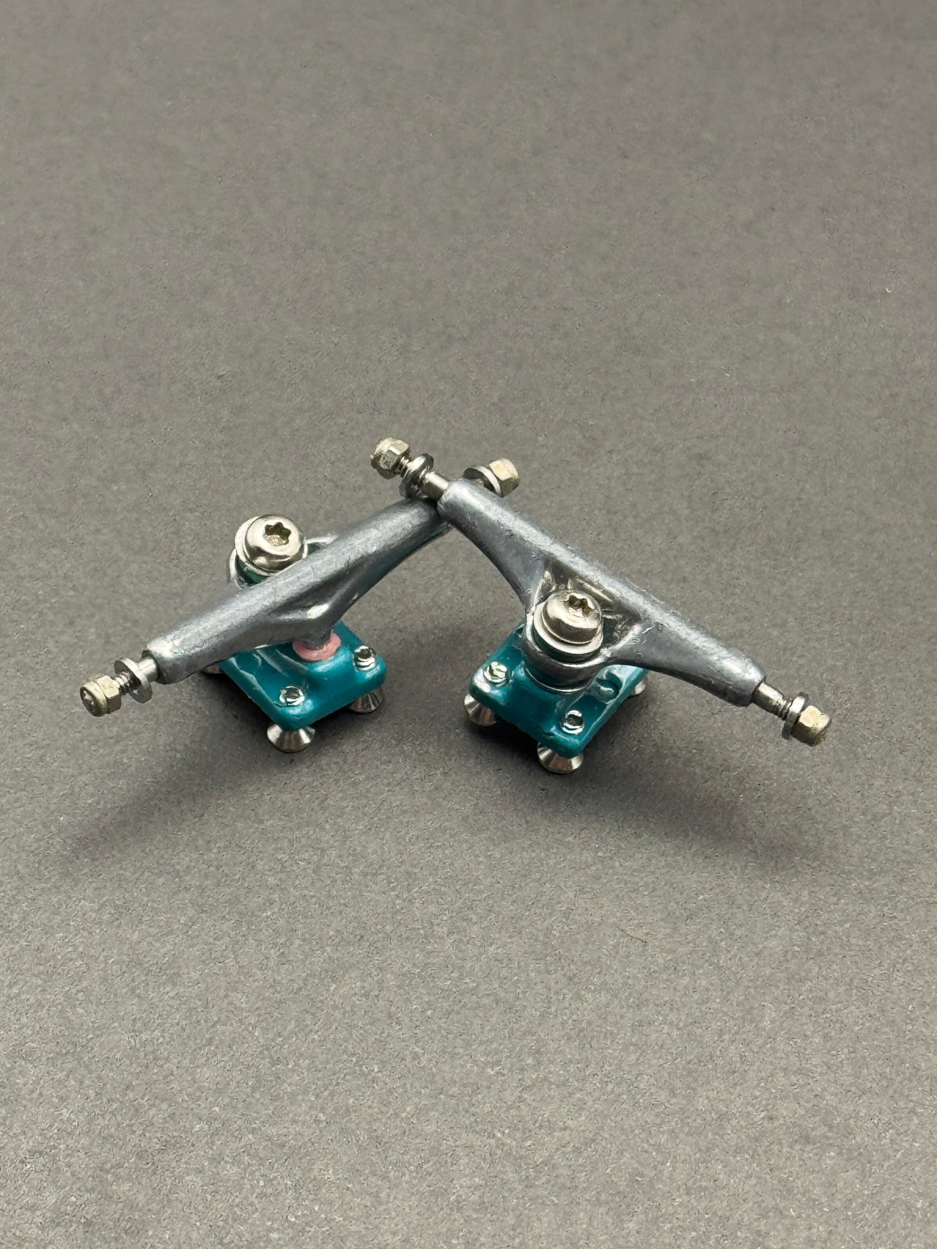 Yellowood Y-Trucks 32mm Silver X-4 / Teal – Skated