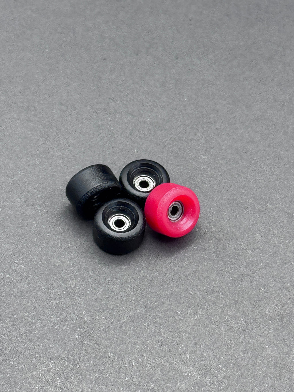 Igloo R2 (8.2mm) Black/Focus Red 72D – Skated
