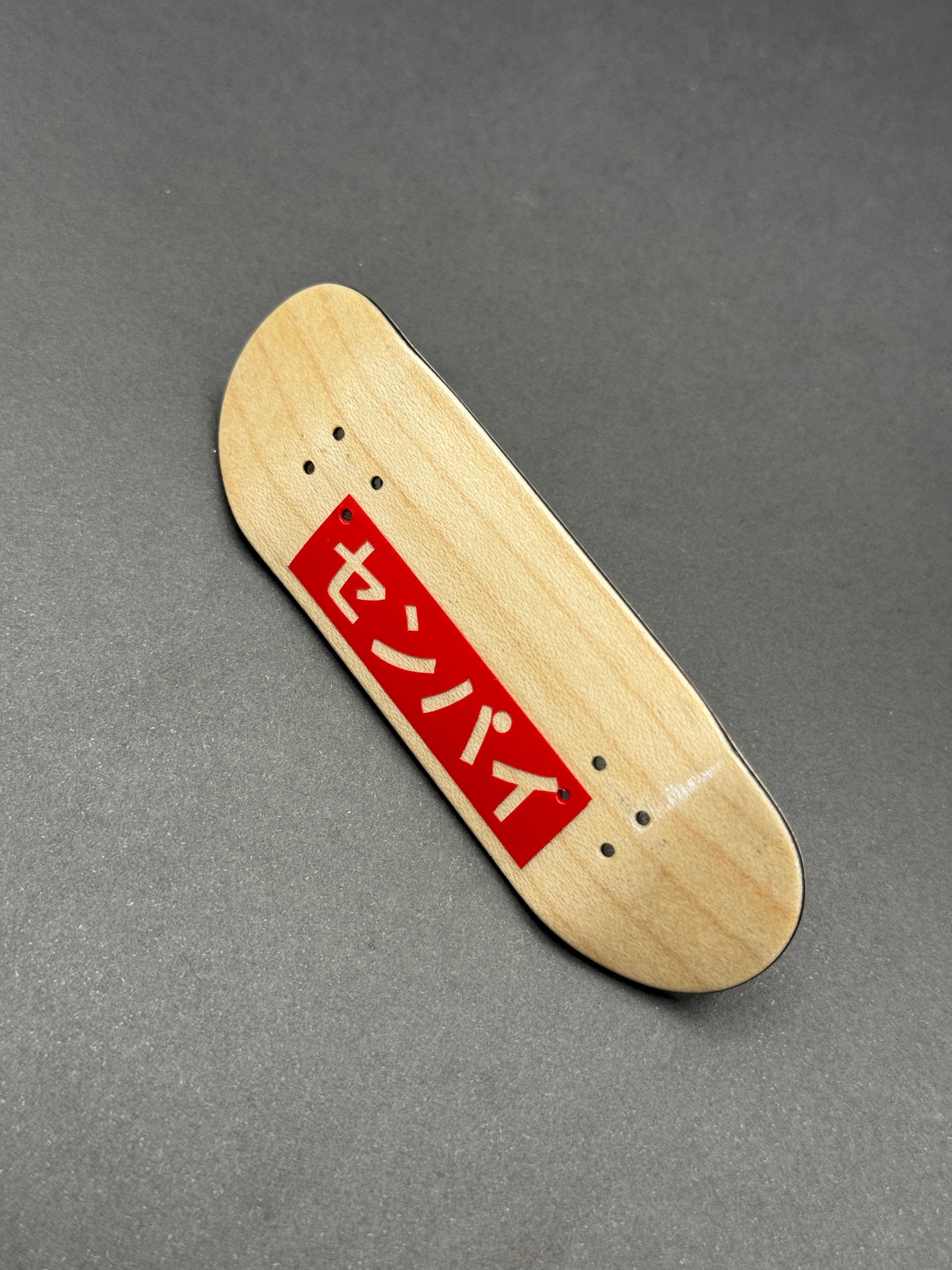 Maple Leaf 31.5mm Hi - deck graphic side